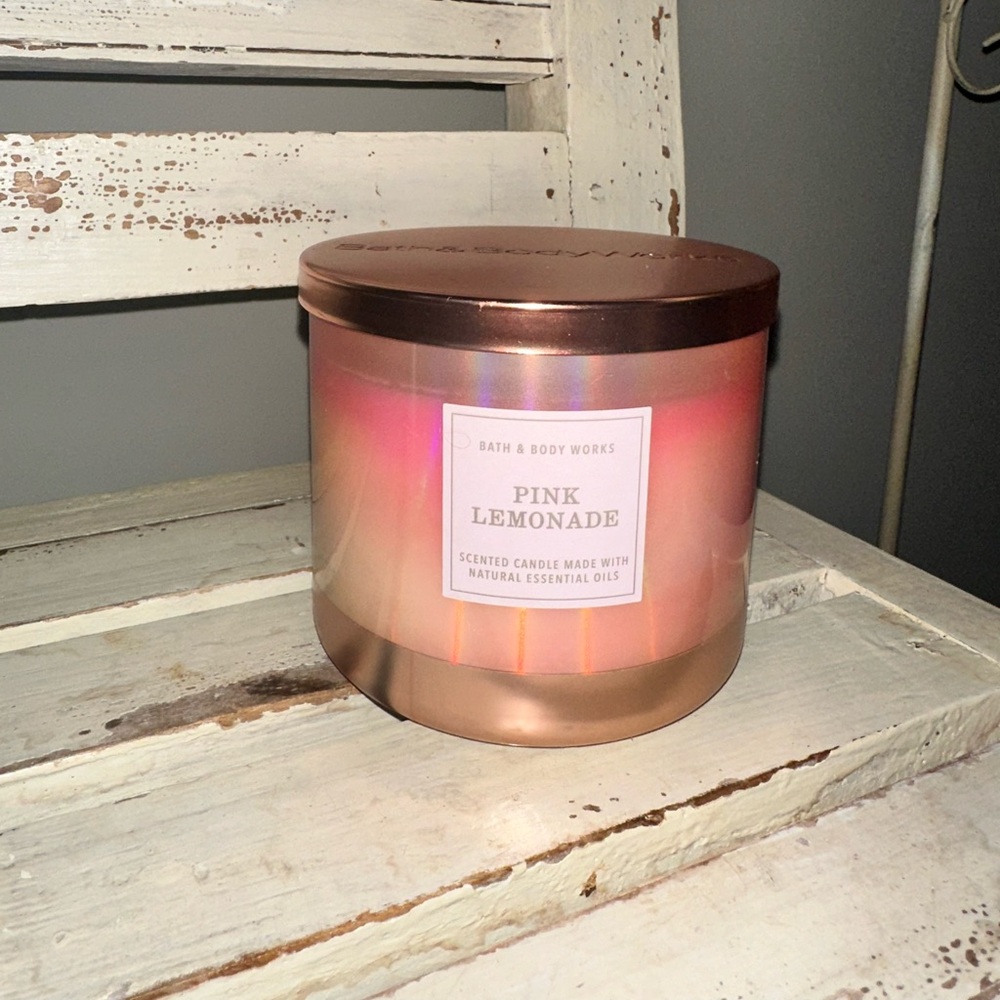Bath & Body Works 3-wick candle - Pink Lemonade NEVER USED